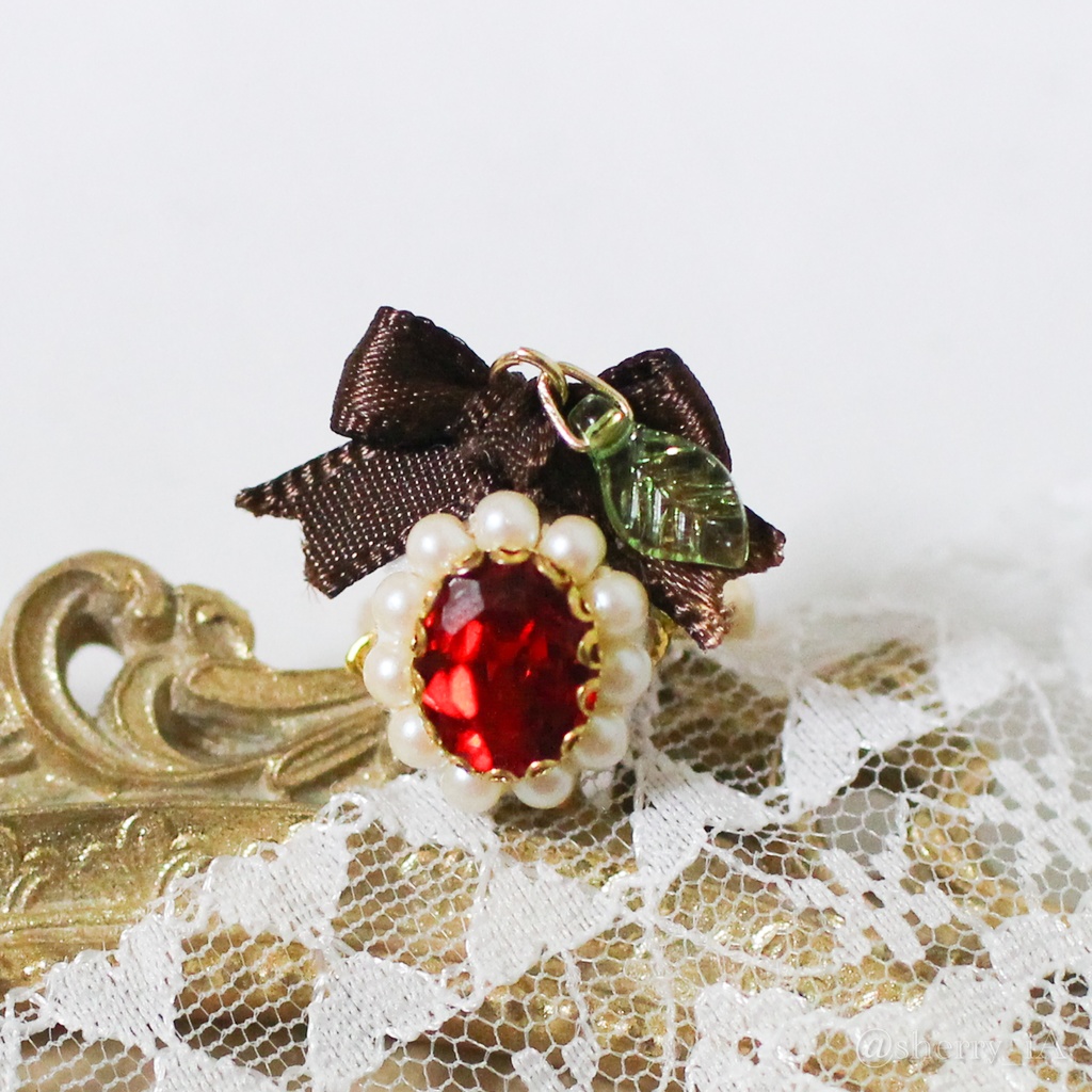 コロンと可愛い赤い林檎リング