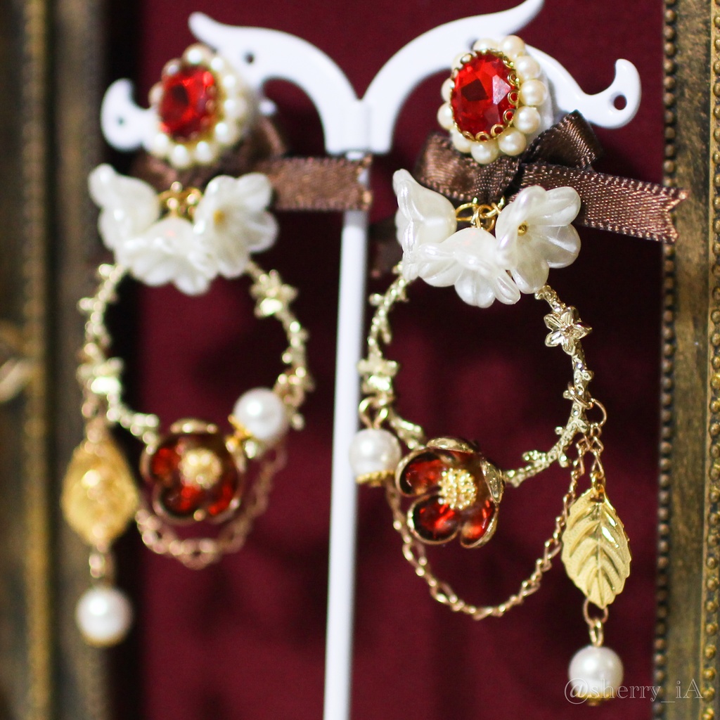 祝福と華やかな梅の耳飾り