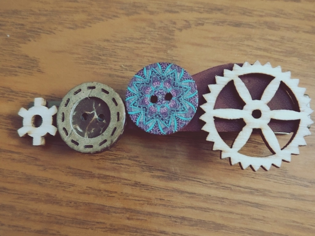 ボタンヘアクリップ