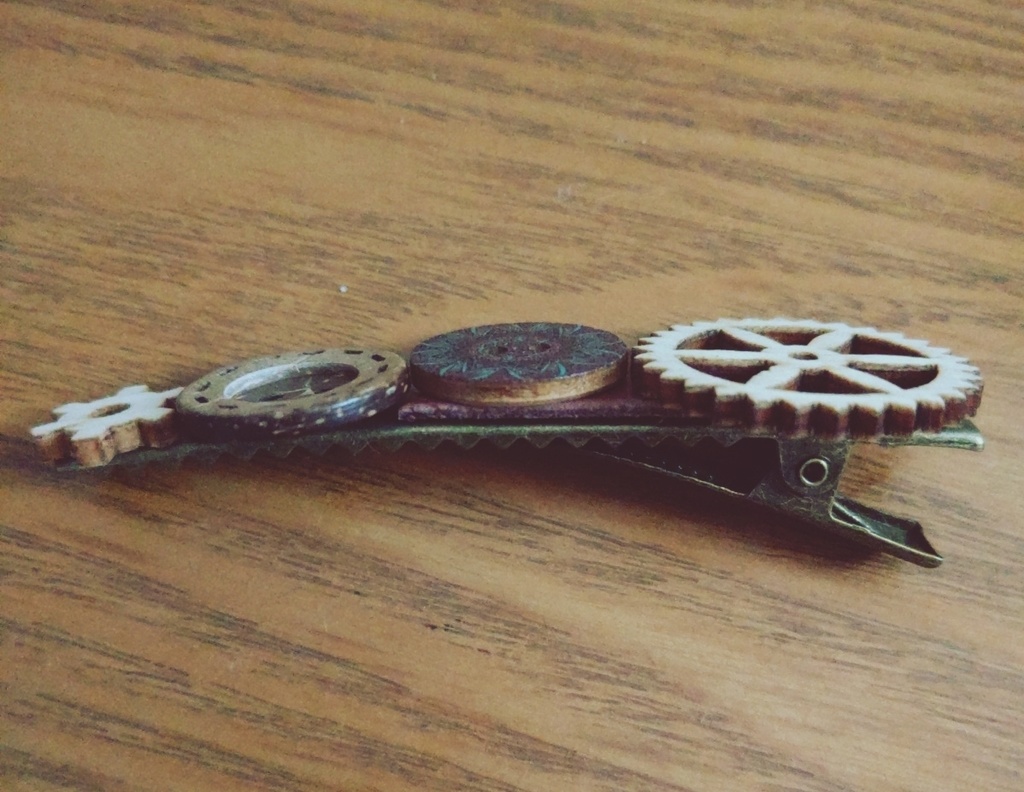 ボタンヘアクリップ