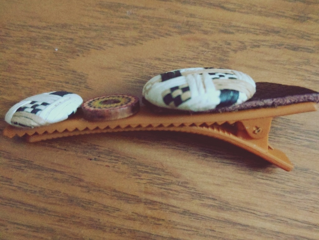 ボタンヘアクリップ