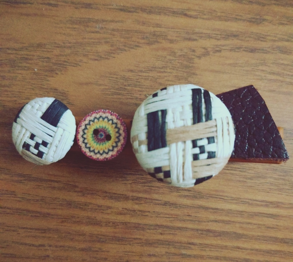 ボタンヘアクリップ