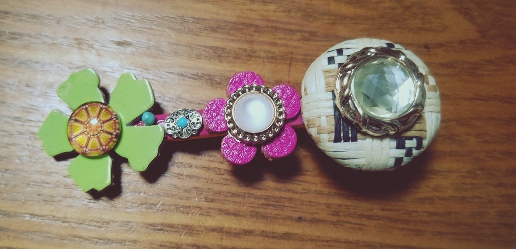 ボタンヘアクリップ