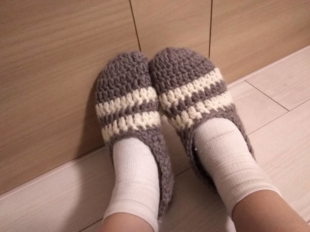‟履いていることを忘れる”フィット感のルームシューズ-よこさんの手作りニットシリーズ