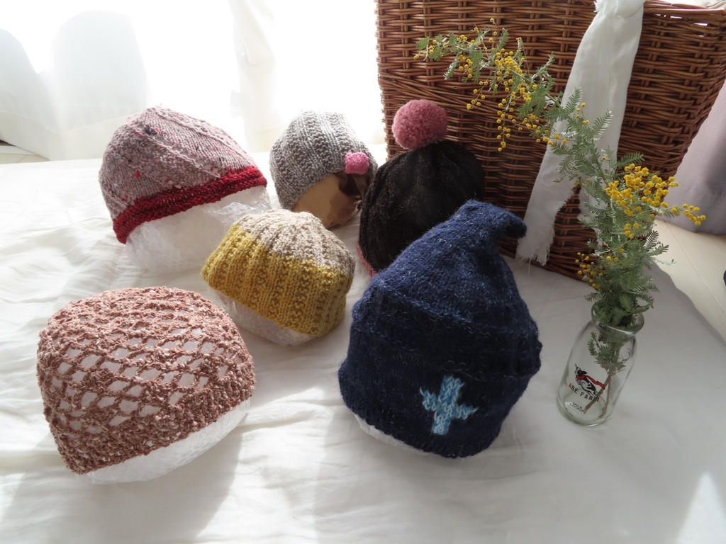 ちいさいサイズのニット帽 ー よこさんの手作りニットシリーズ