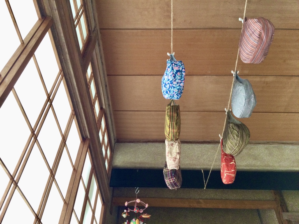 丸いシルエットが可愛い♡着物の反物をリメイクした“しずく型”バッグ