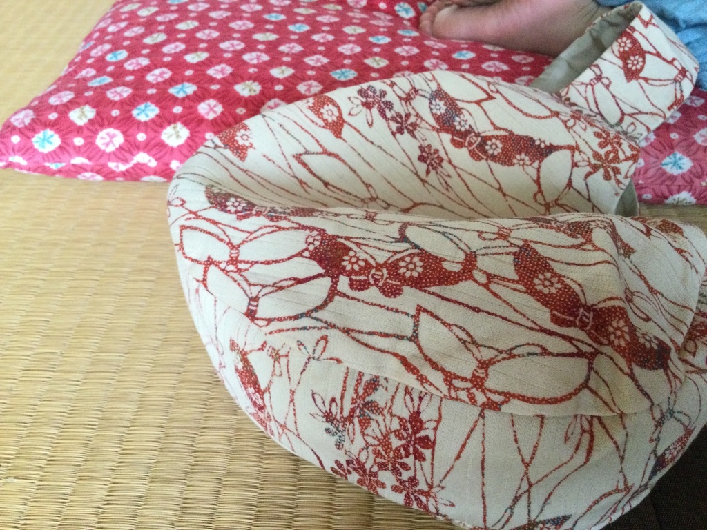 丸いシルエットが可愛い♡着物の反物をリメイクした“しずく型”バッグ