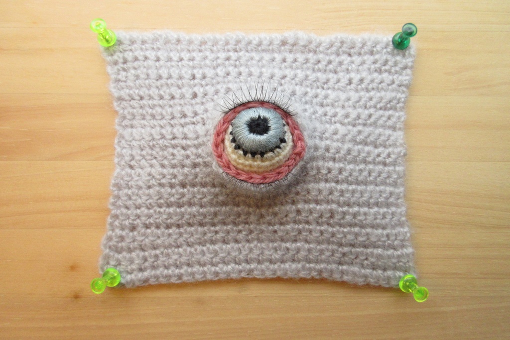 壁に貼る目ん玉　グレー