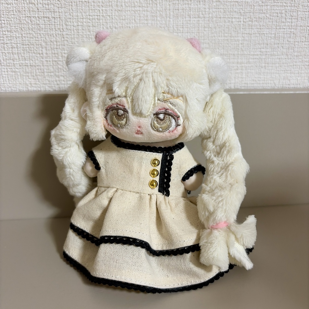 コットンと黒レースのフリルワンピース