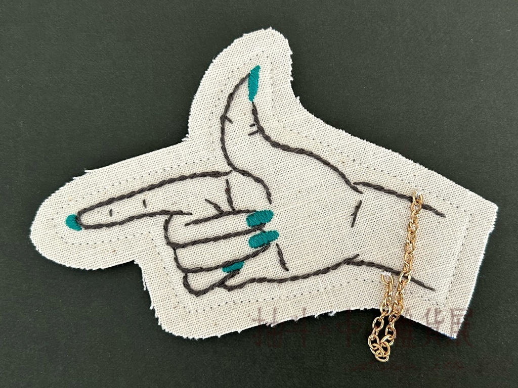 “HAND“ ブローチ