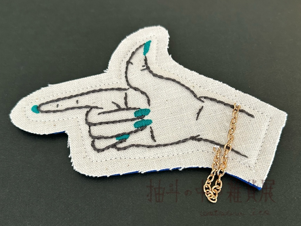 “HAND“ ブローチ