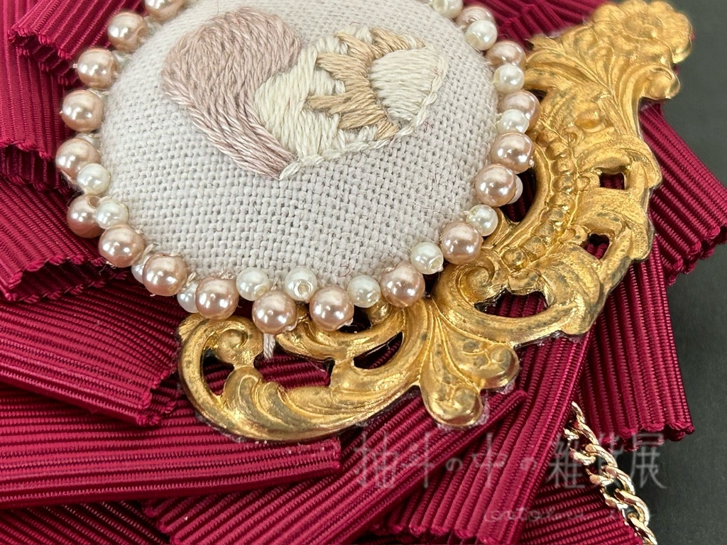 3人の少女のロゼット〈ひぃ〉