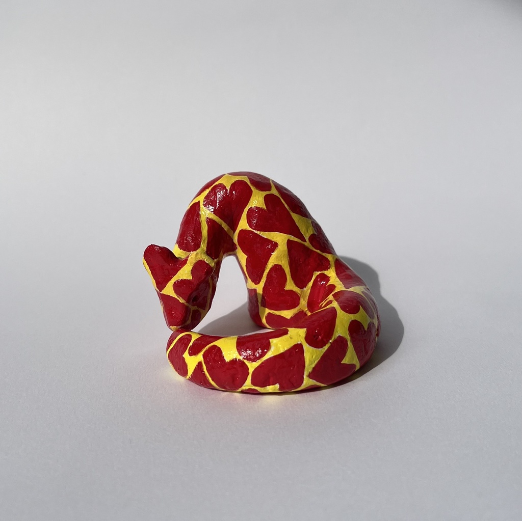 しっぽを嗅ぐ猫