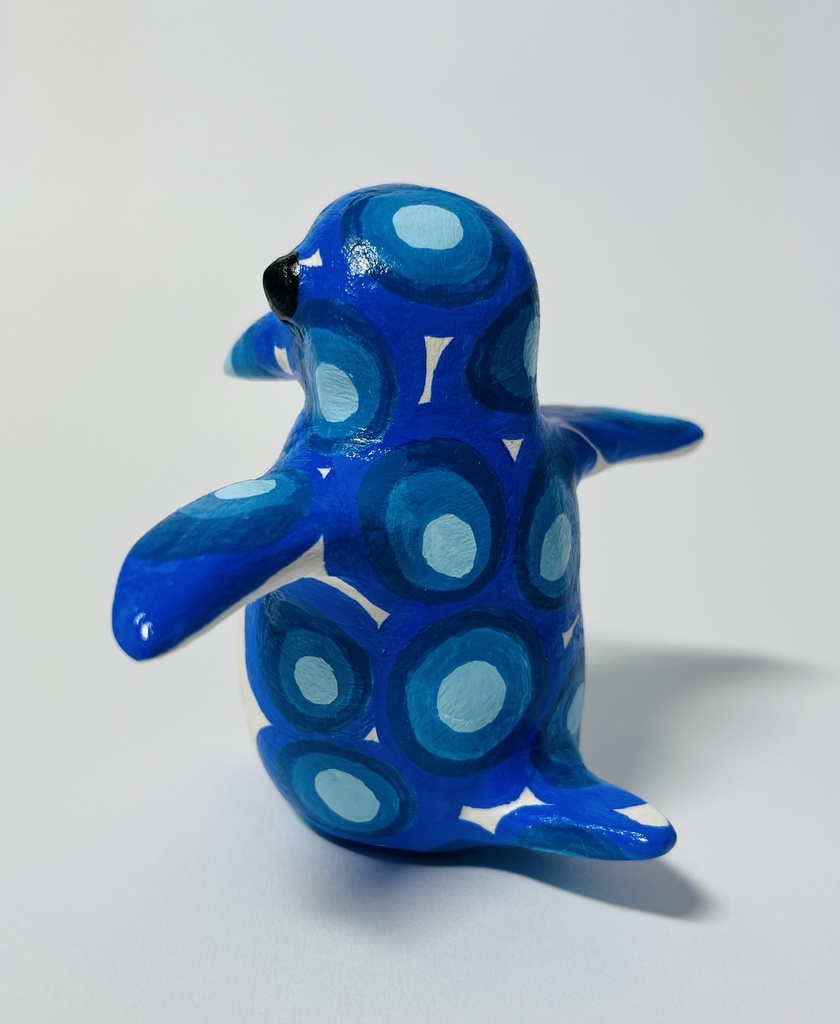 空を飛ぼうとしてるペンギン