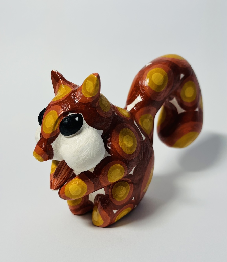 アーモンドを頬張るリス