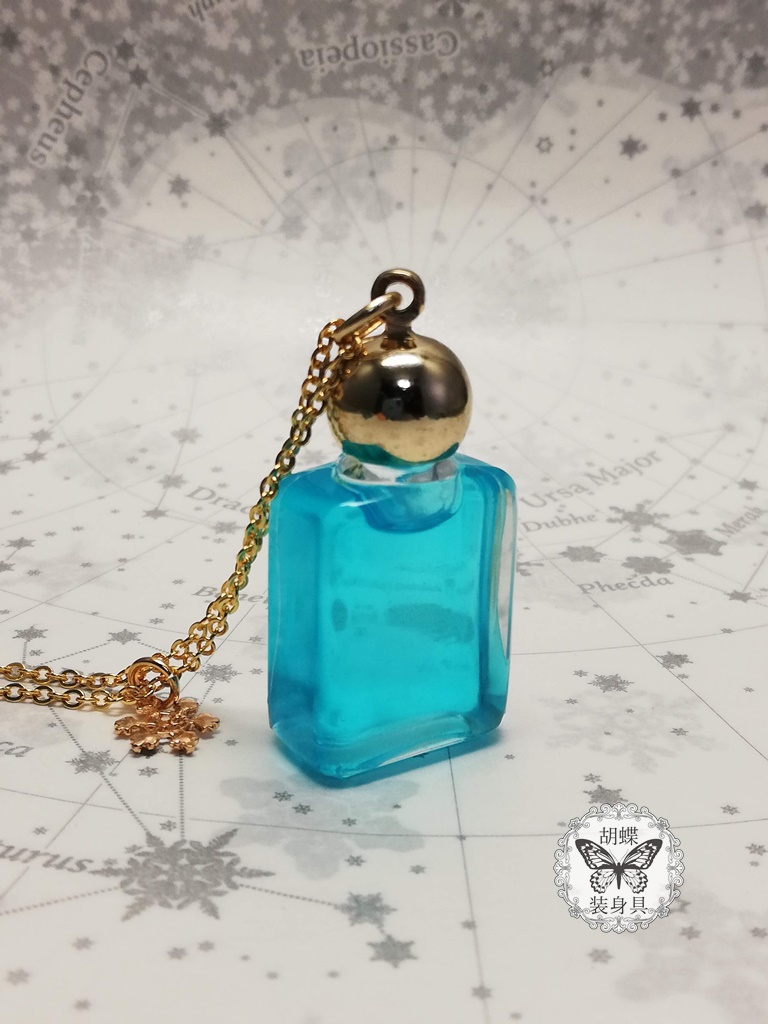 「六花の夢 アクアマリン色」アンタークチサイトもどきネックレス