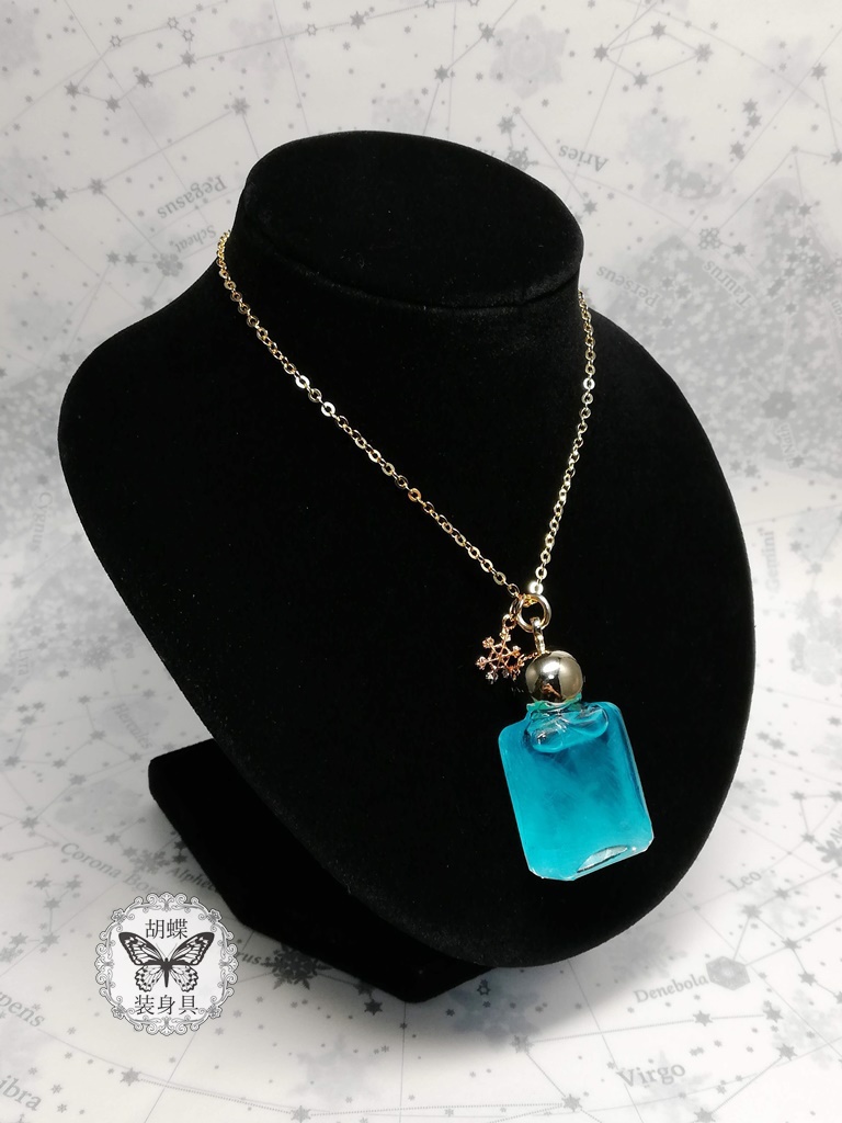 「六花の夢 アクアマリン色」アンタークチサイトもどきネックレス