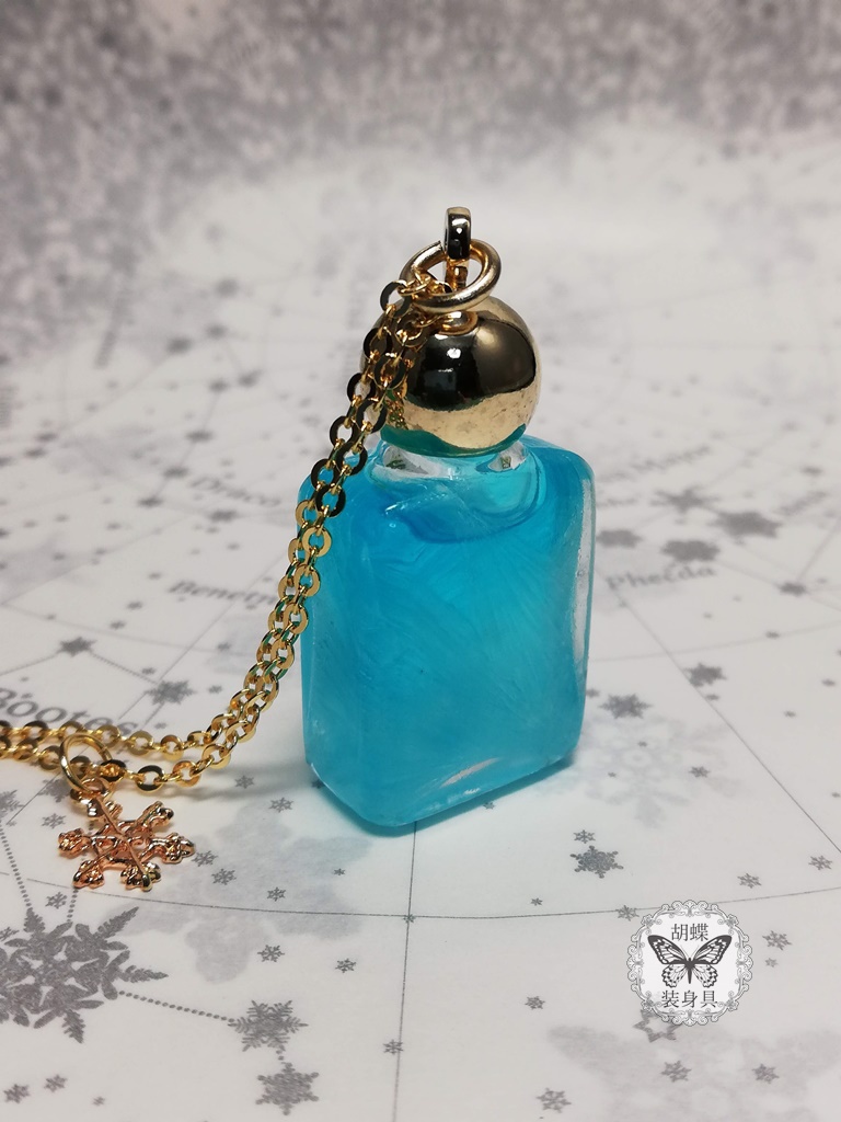 「六花の夢 アクアマリン色」アンタークチサイトもどきネックレス