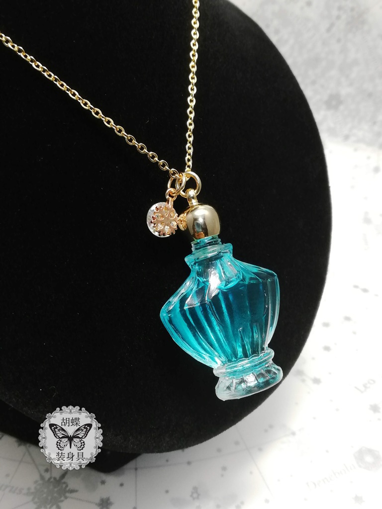 「「Fleur d'hiver~冬の花~ アクアマリン色」アンタークチサイトもどきネックレス」