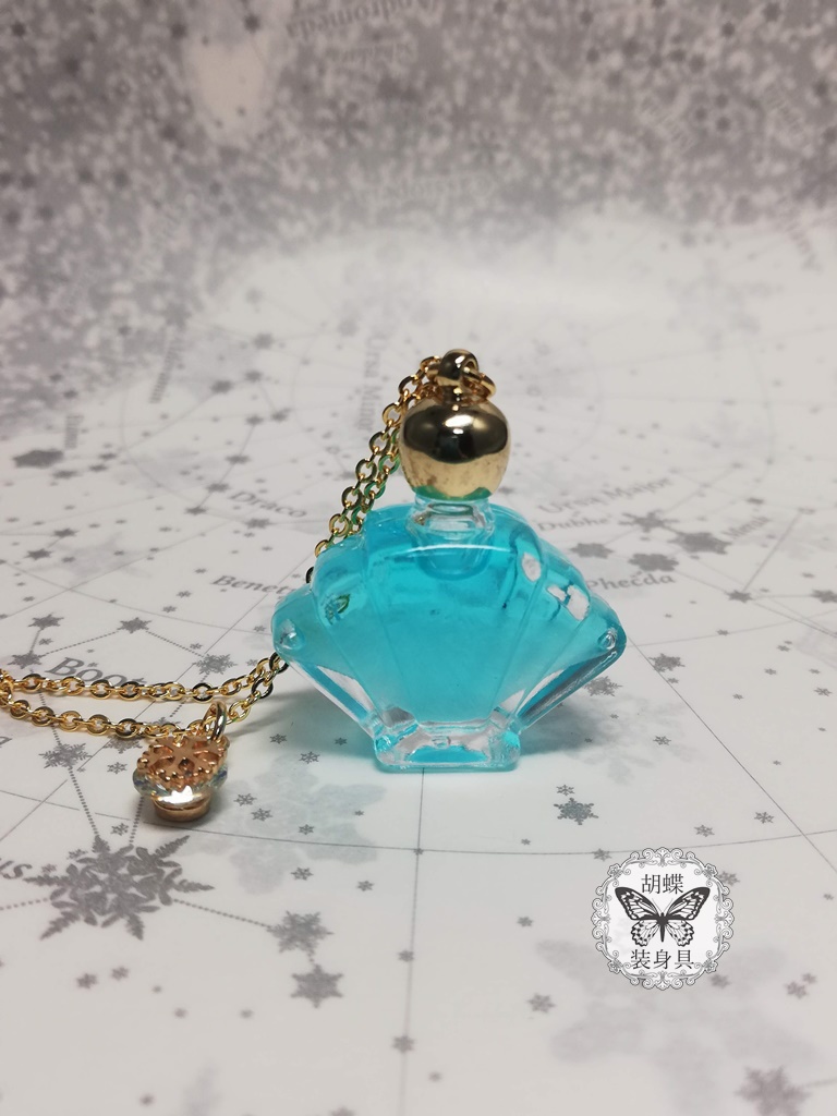 「流氷の囁き アクアマリン色」アンタークチサイトもどきのネックレス