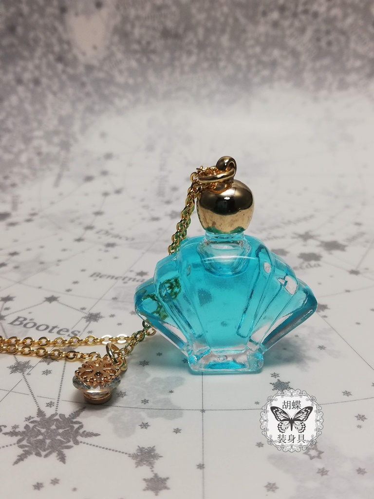 「流氷の囁き アクアマリン色」アンタークチサイトもどきのネックレス