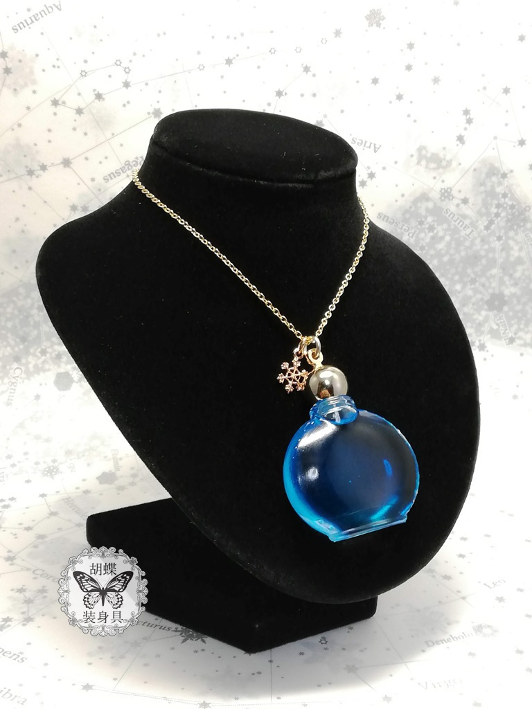 「月凍る サファイア色」アンタークチサイトもどきネックレス