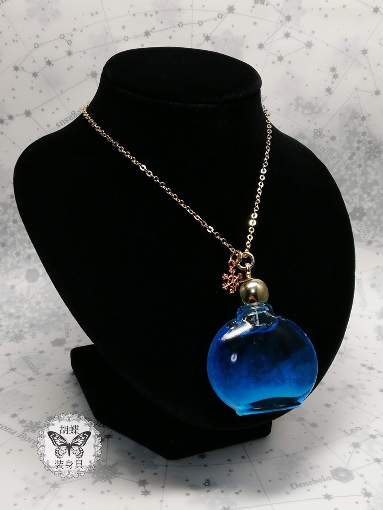 「月凍る サファイア色」アンタークチサイトもどきネックレス