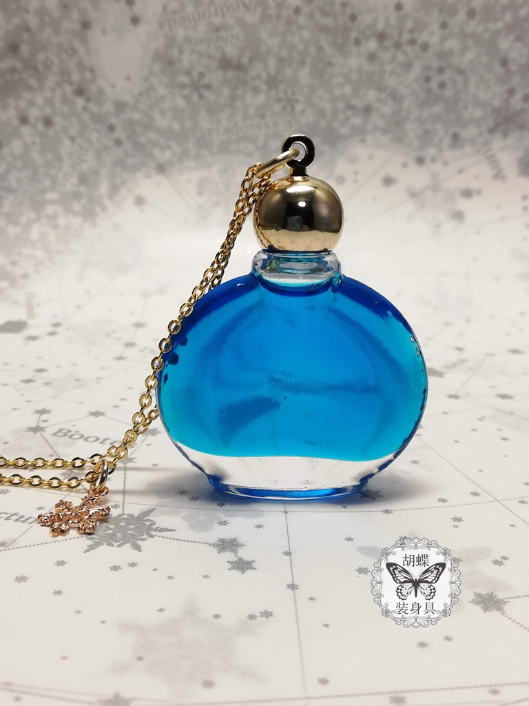 「月凍る サファイア色」アンタークチサイトもどきネックレス