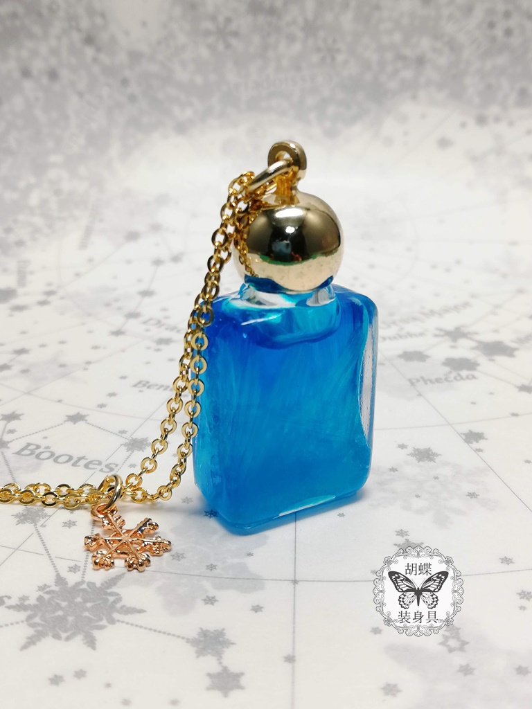 「六花の夢 サファイア色」アンタークチサイトもどきネックレス