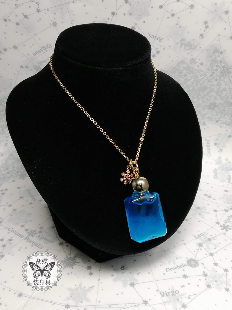 「六花の夢 サファイア色」アンタークチサイトもどきネックレス