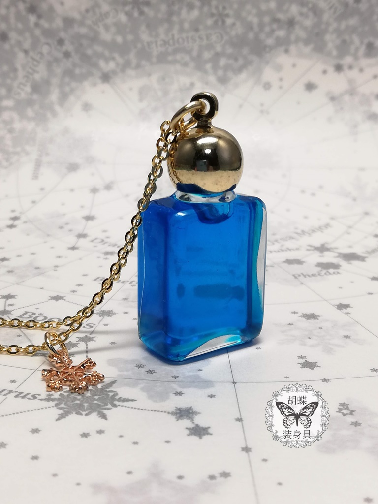 「六花の夢 サファイア色」アンタークチサイトもどきネックレス