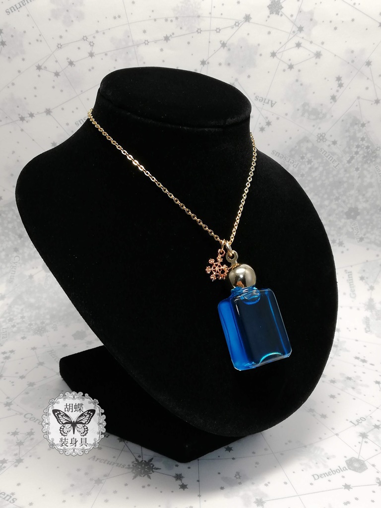 「六花の夢 サファイア色」アンタークチサイトもどきネックレス