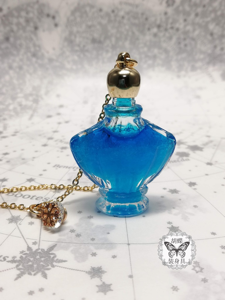 「Fleur d'hiver~冬の花~ サファイア色」アンタークチサイトもどきネックレス