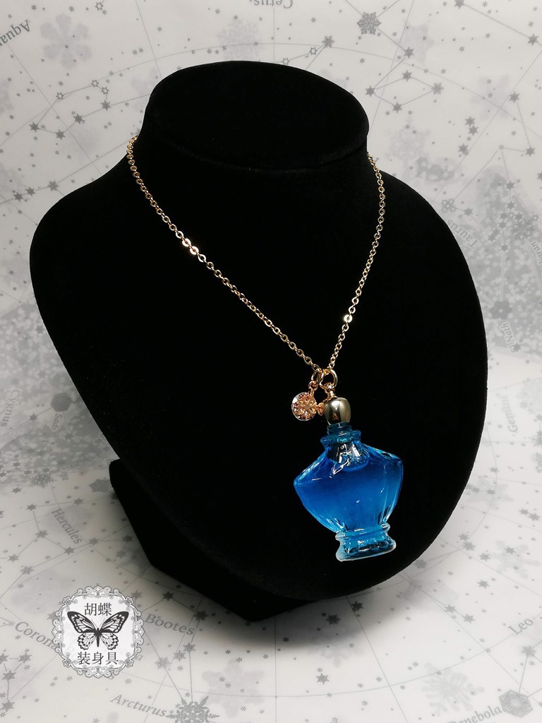 「Fleur d'hiver~冬の花~ サファイア色」アンタークチサイトもどきネックレス