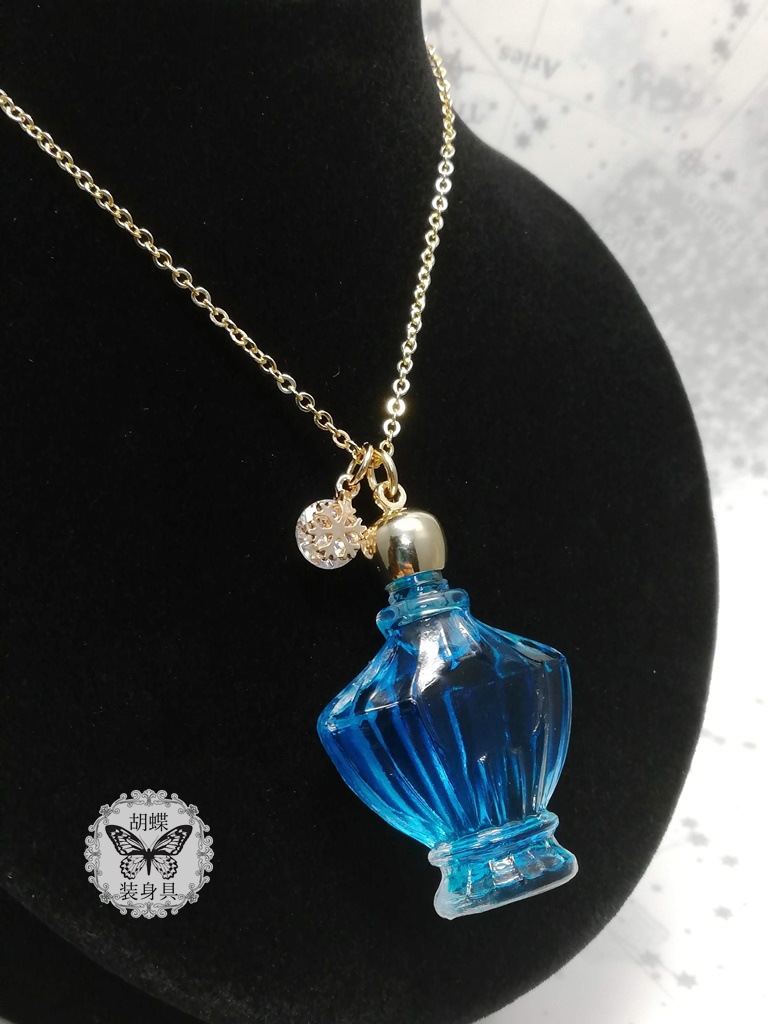 「Fleur d'hiver~冬の花~ サファイア色」アンタークチサイトもどきネックレス