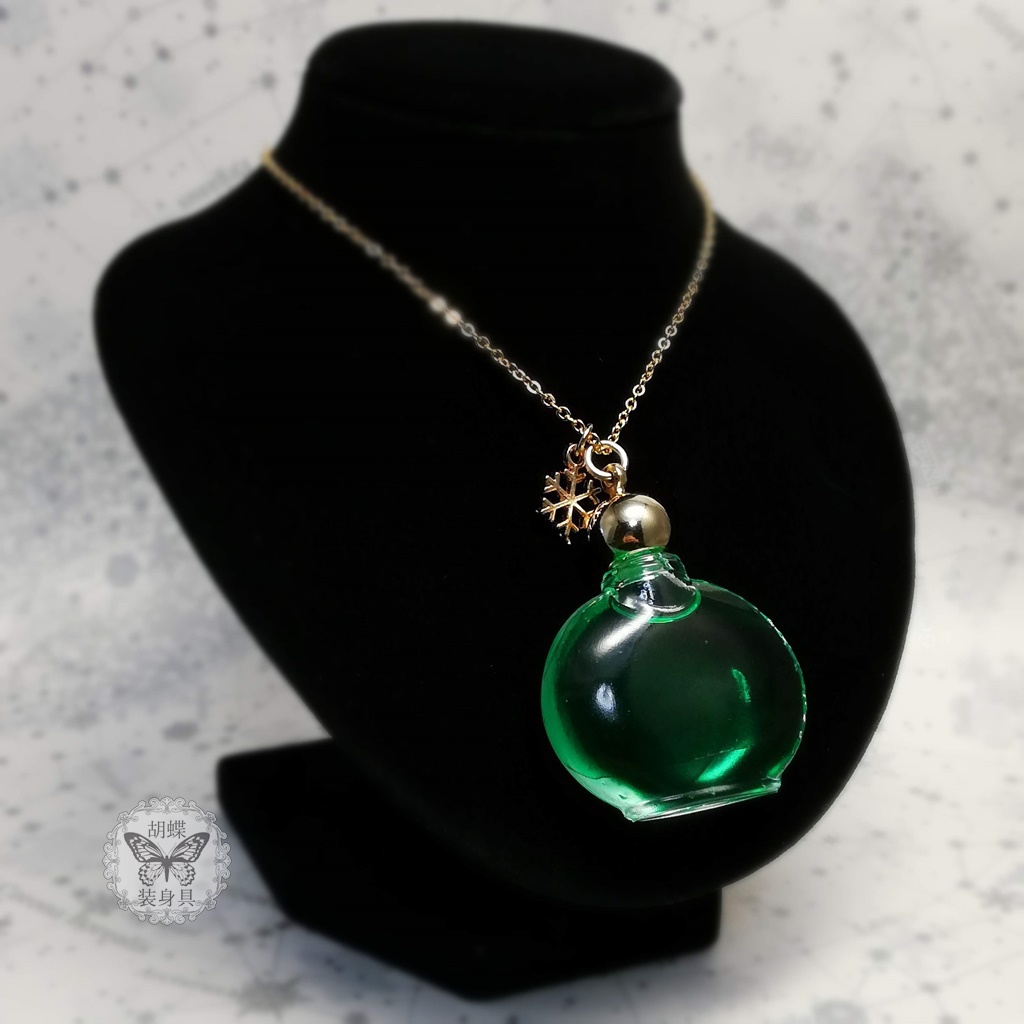 「月凍る エメラルド色」アンタークチサイトもどきネックレス