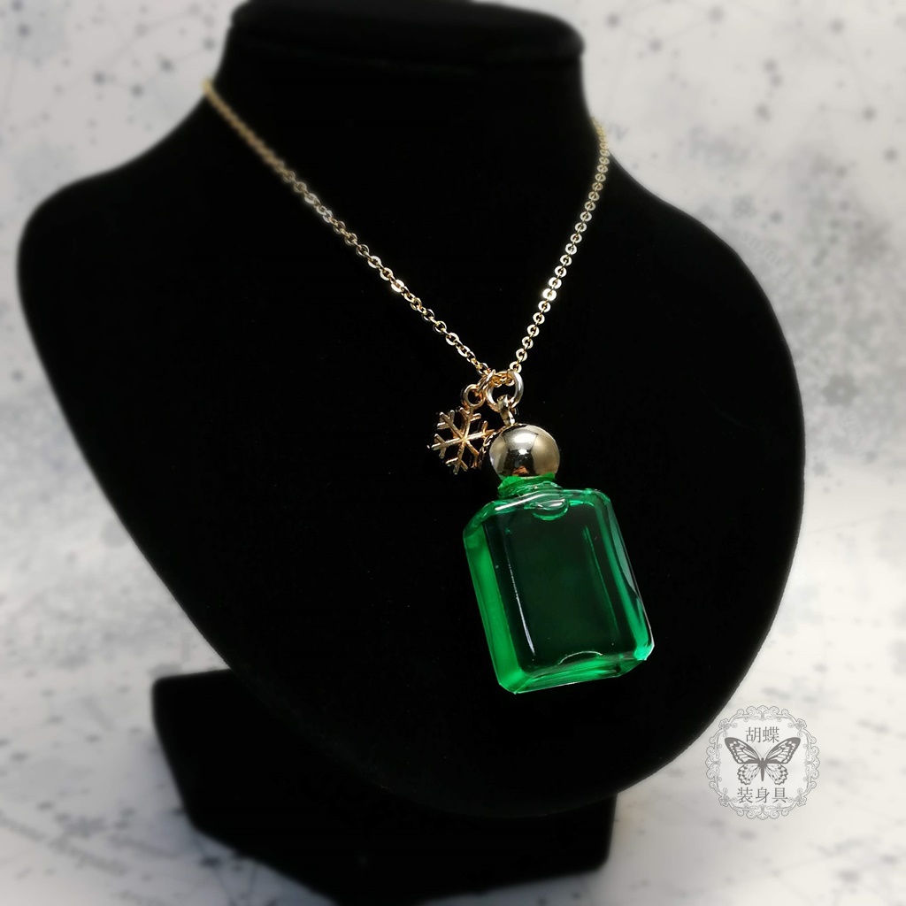 「六花の夢 エメラルド色」アンタークチサイトもどきネックレス