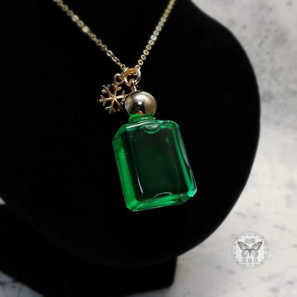 「六花の夢 エメラルド色」アンタークチサイトもどきネックレス