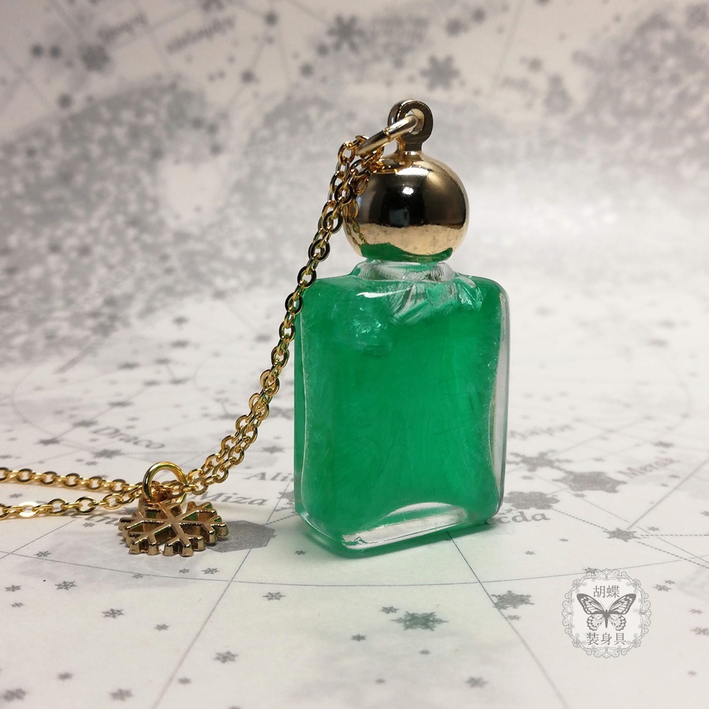 「六花の夢 エメラルド色」アンタークチサイトもどきネックレス