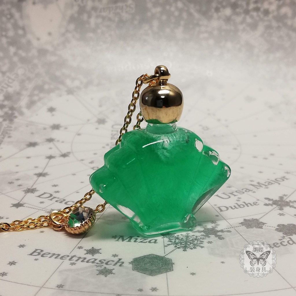 「流氷の囁き エメラルド色」アンタークチサイトもどきのネックレス