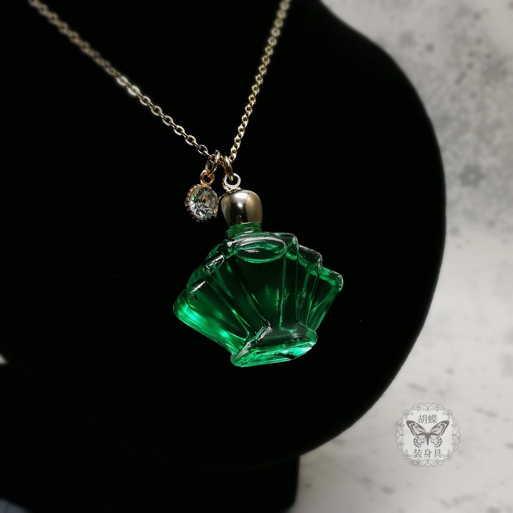 「流氷の囁き エメラルド色」アンタークチサイトもどきのネックレス