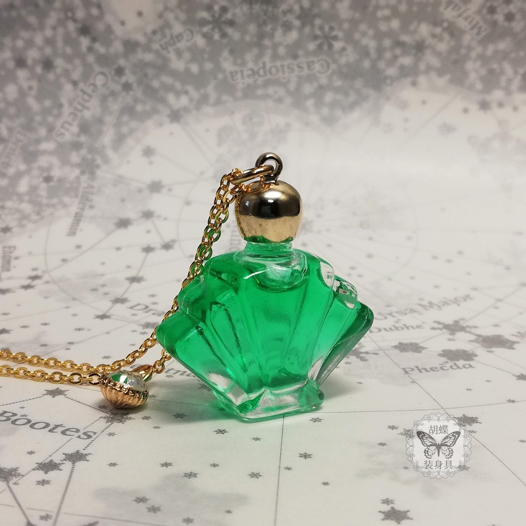 「流氷の囁き エメラルド色」アンタークチサイトもどきのネックレス