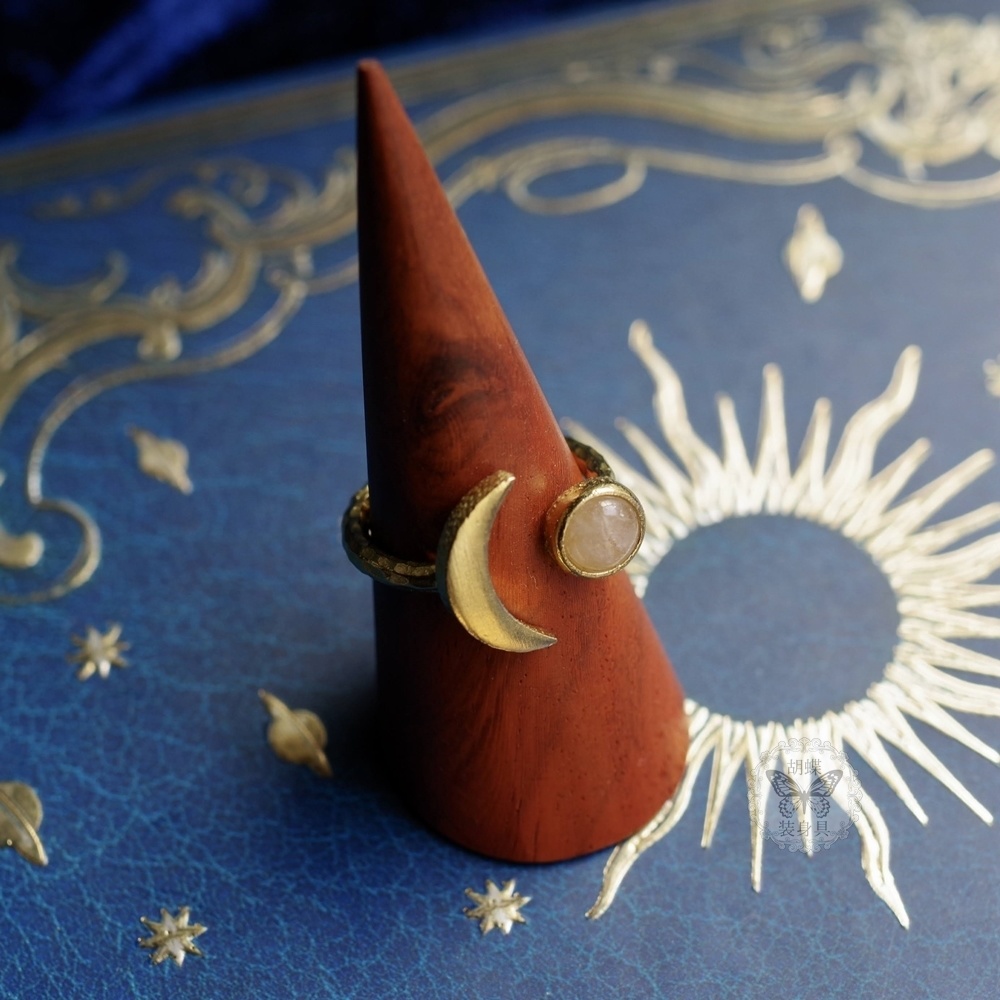 モルガナイトの三日月リング