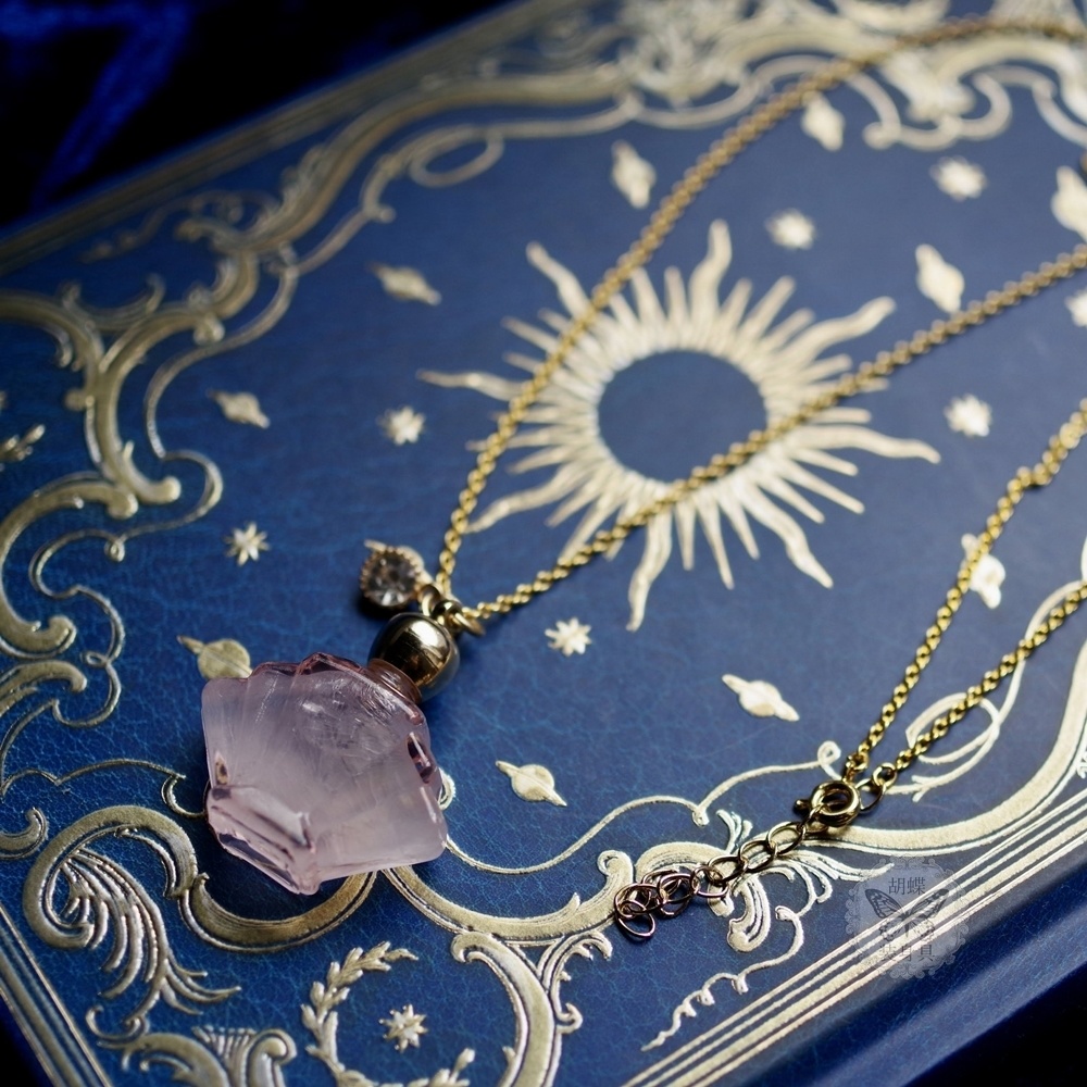 『流氷の囁き モルガナイト色』アンタークチサイトもどきのネックレス