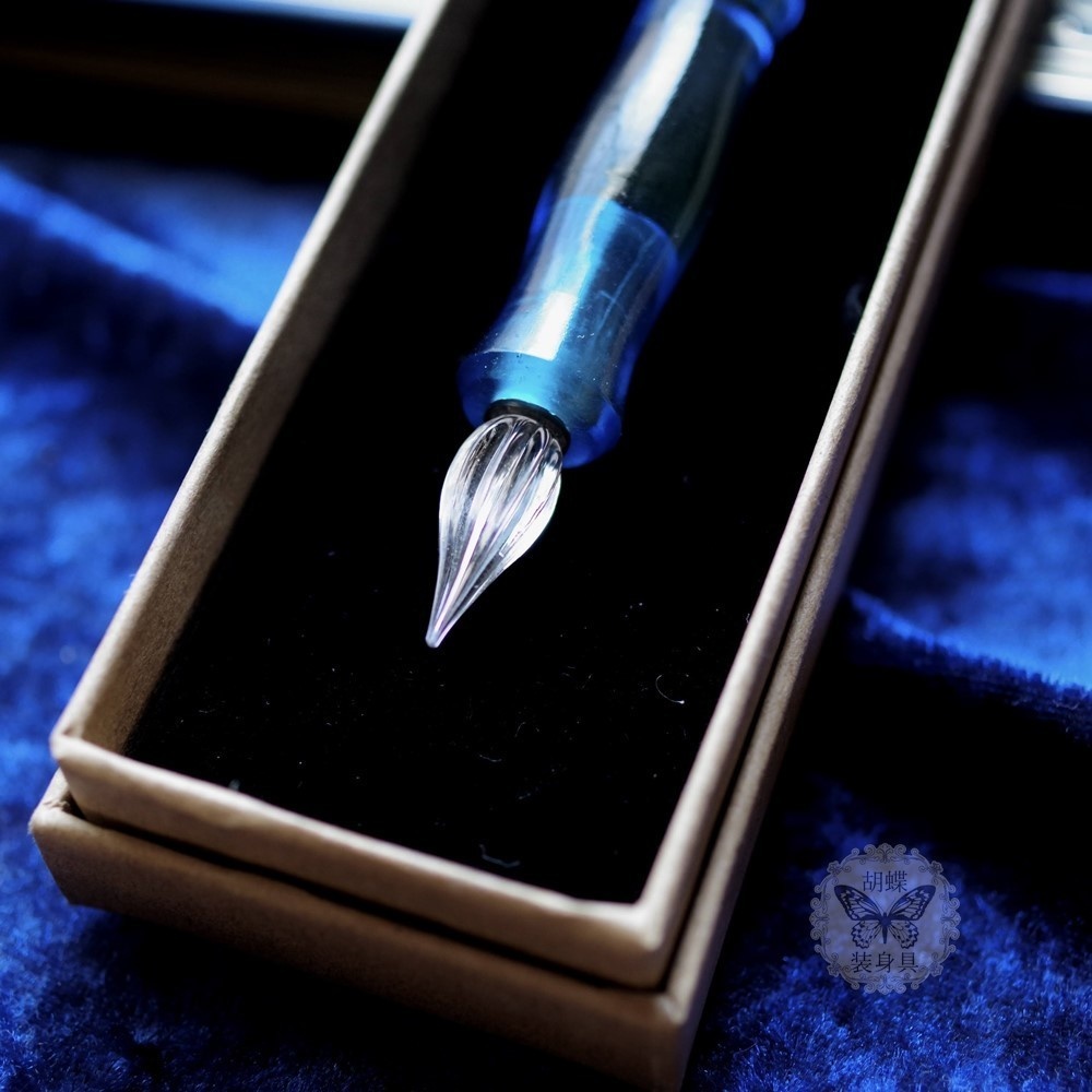 螺旋階段のガラスペン軸