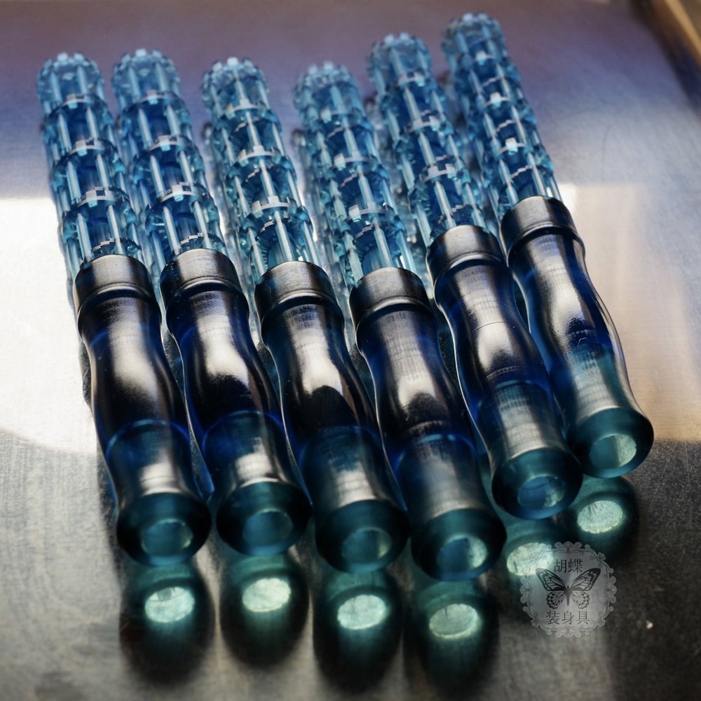 螺旋階段のガラスペン軸