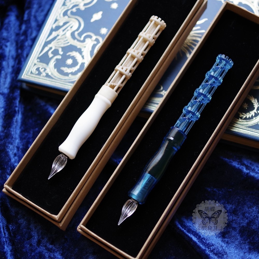 螺旋階段のガラスペン軸