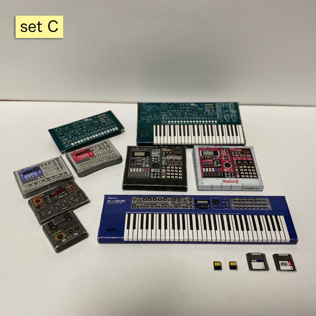 完成品 1/12スケール 音楽機材ペーパークラフト