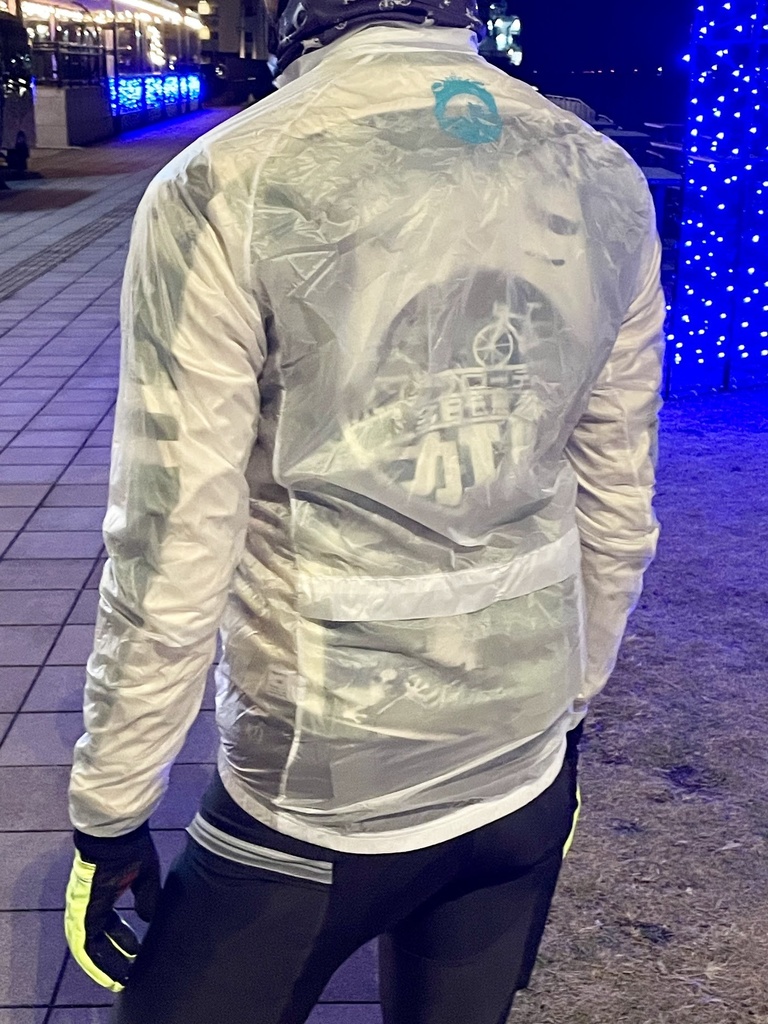 超軽量コンパクトウインドブレーカー