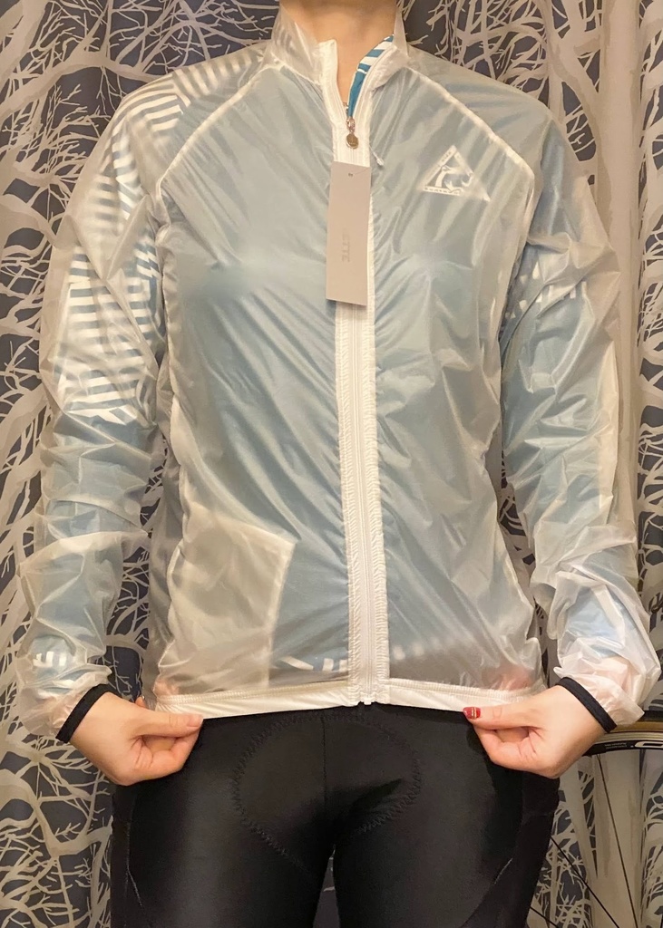 超軽量コンパクトウインドブレーカー